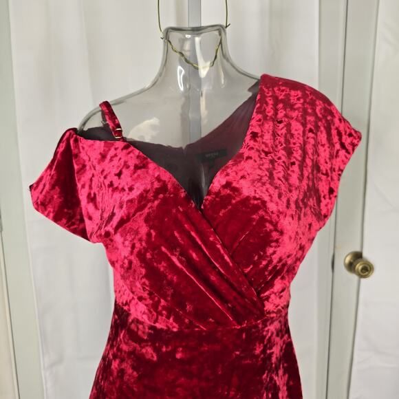 Vintage Inspired Crushed Red Velvet Asymmetrical Dress by Guess Size 8 - Picture 3 of 16